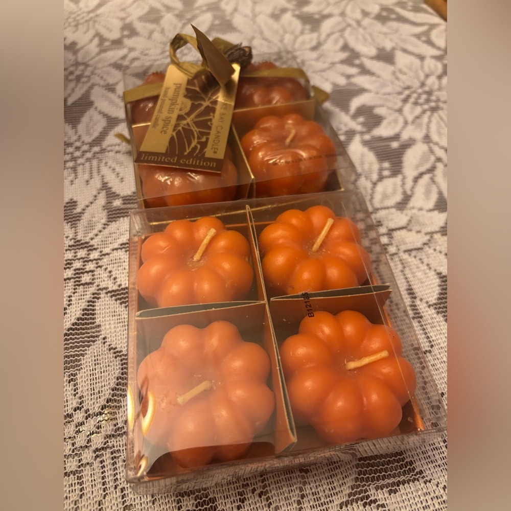 Chesapeake bay pumpkin candles